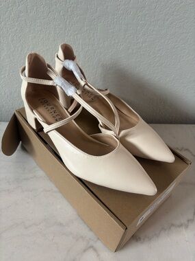 Journee Collection Women's Cream Pointed T-Strap Block Heel Pumps